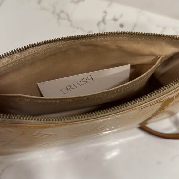 Louis Vuitton Pochette Vernis - Picture 8 of 8